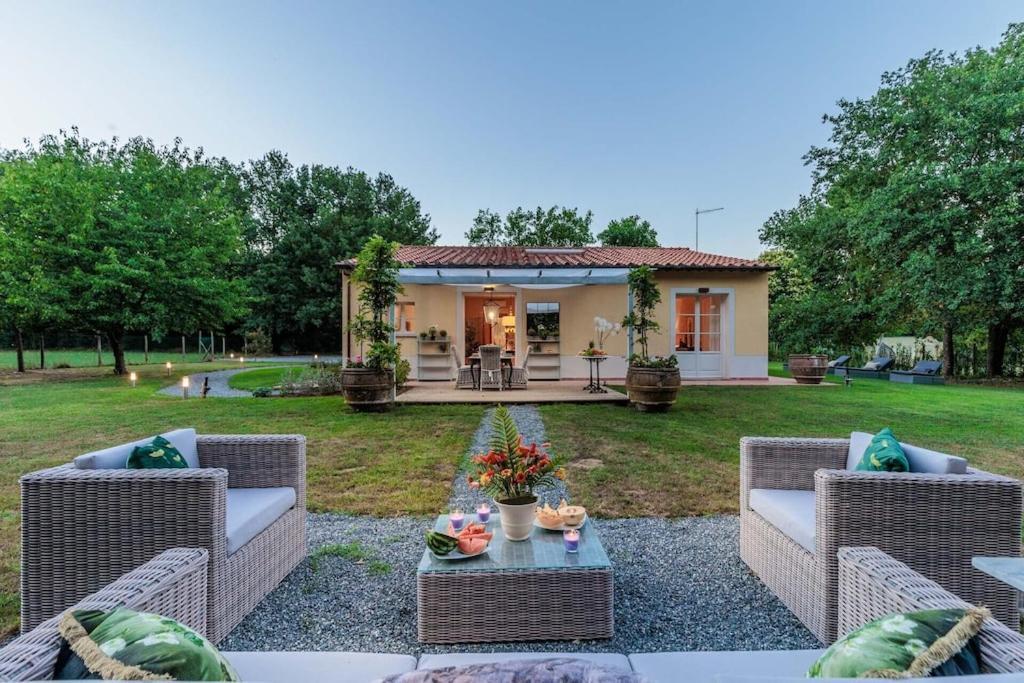 Villa Bassotta, A Charming Cottage Lucca Ngoại thất bức ảnh