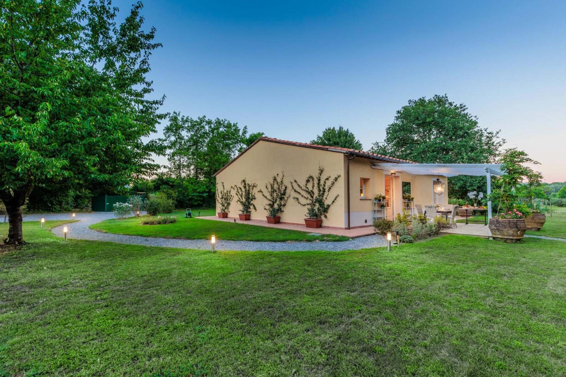 Villa Bassotta, A Charming Cottage Lucca Ngoại thất bức ảnh